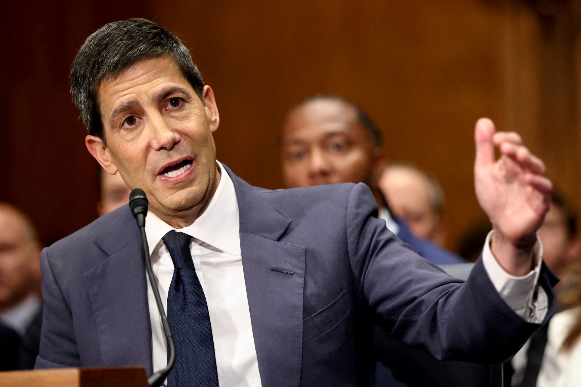 Sai Powell, entra Warsh: saiba o que o novo chefe do Federal Reserve vai herdar
