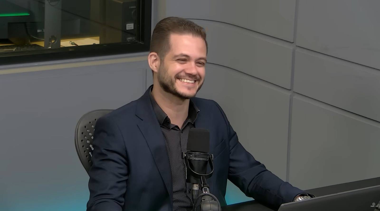 Como Léo Santana Transformou Dívidas em Sucesso no Tape Reading