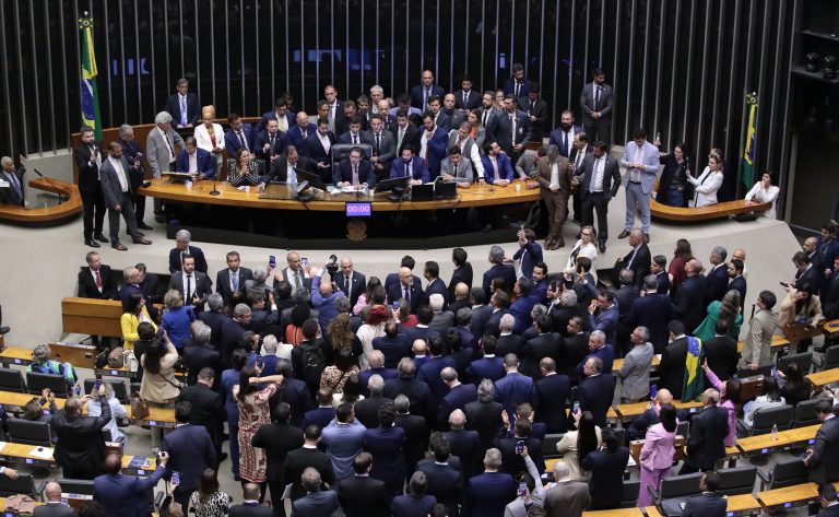 Deputados suspensos por ocupação da Mesa da Câmara podem recorrer