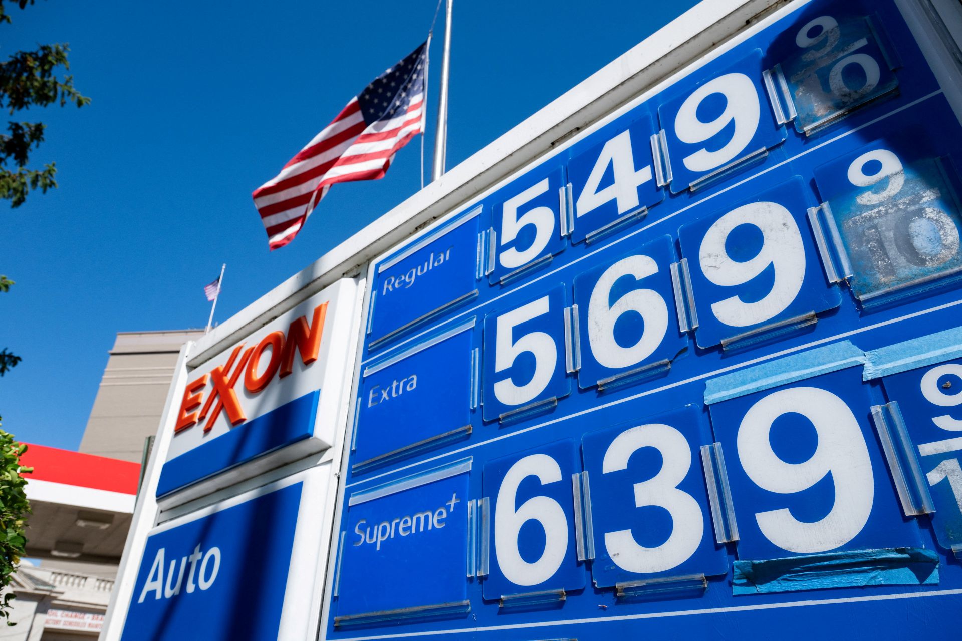 Preço da gasolina nos EUA está quase 50% mais caro que no início da guerra