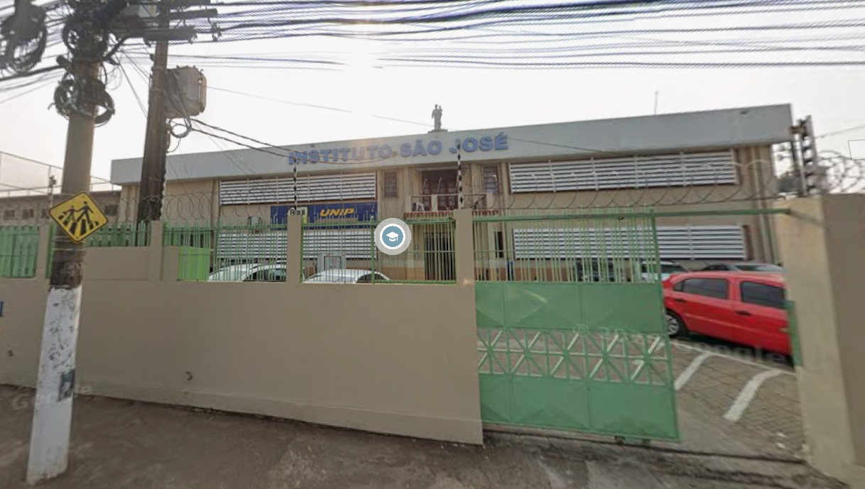 Adolescente invade escola e mata duas funcionárias a tiros no Acre