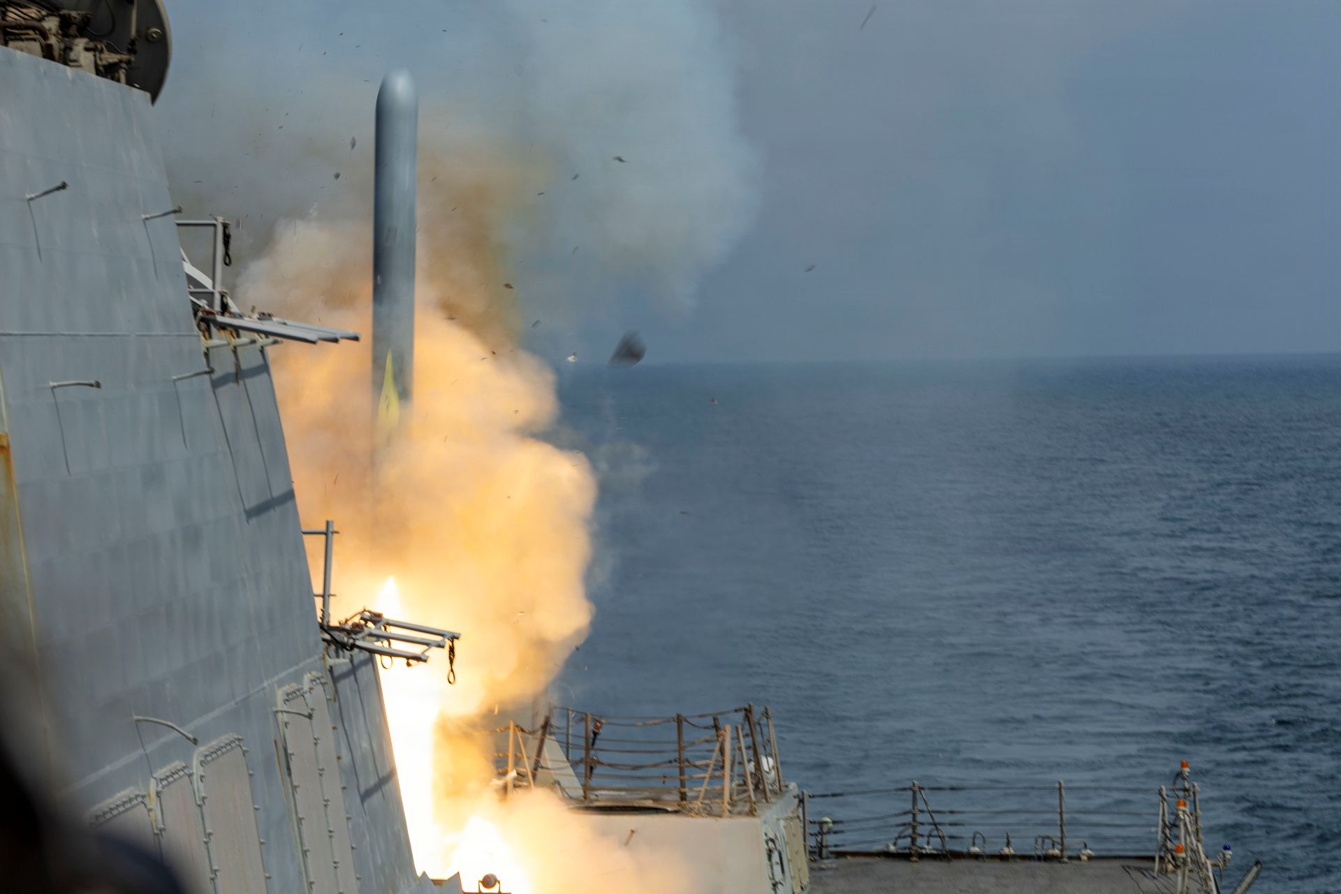 Raytheon assina contrato de US$ 22,9 bi para a produção de mísseis Tomahawk