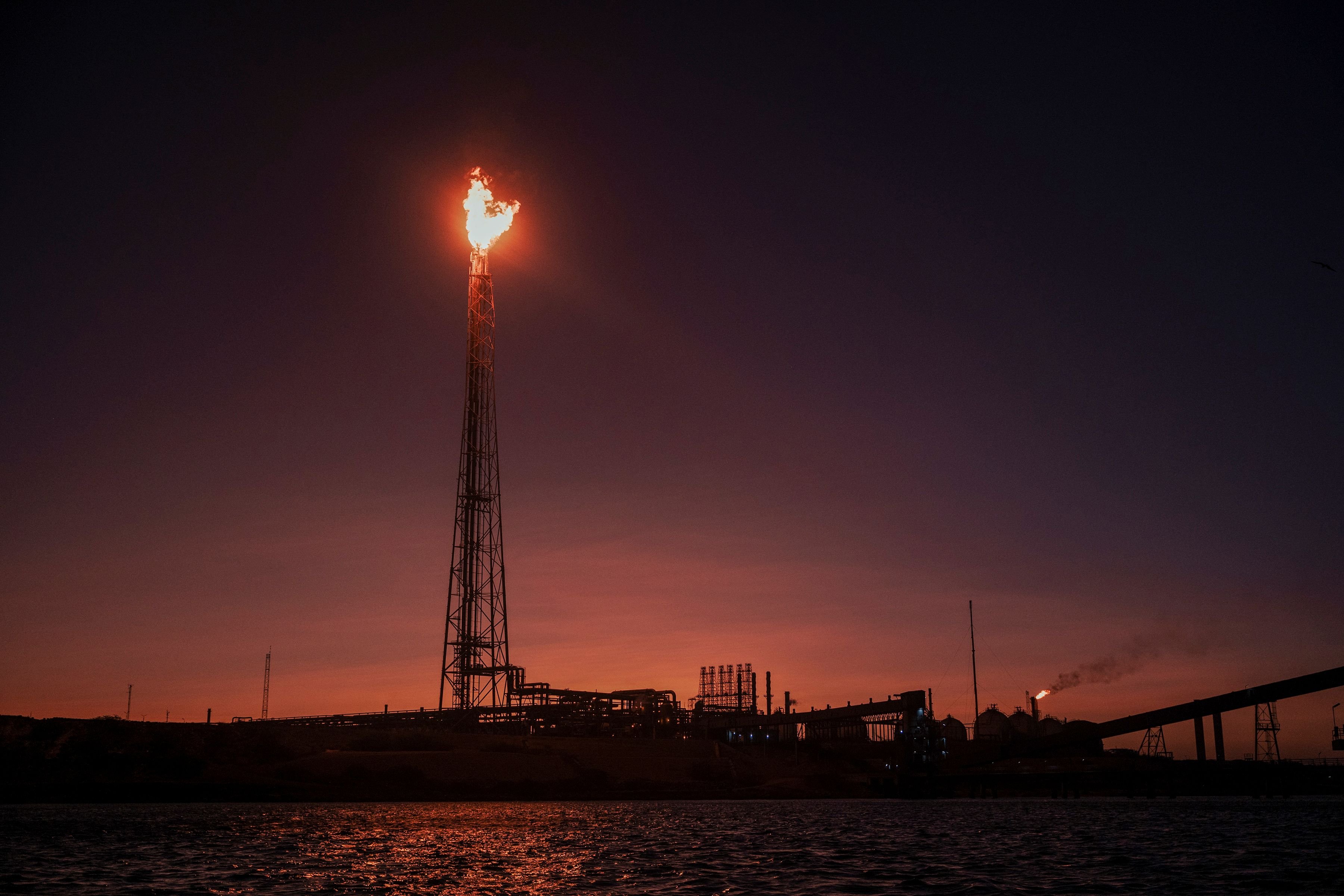 Petróleo venezuelano: Planos de Trump e a complexidade da recuperação