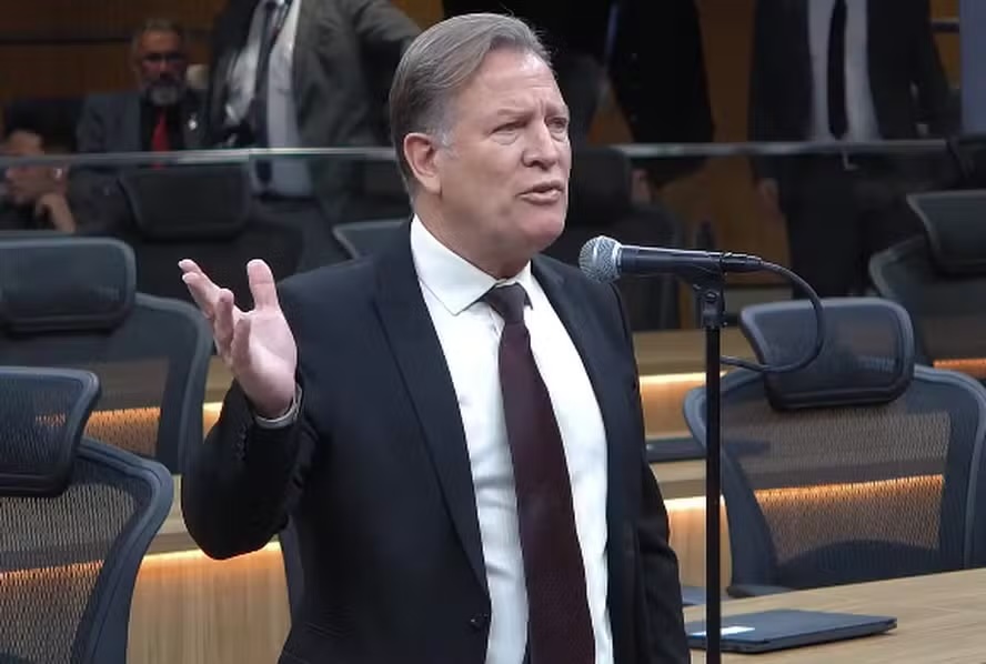 Deputado do PL pede para andar armado no plenário após briga com colega de partido