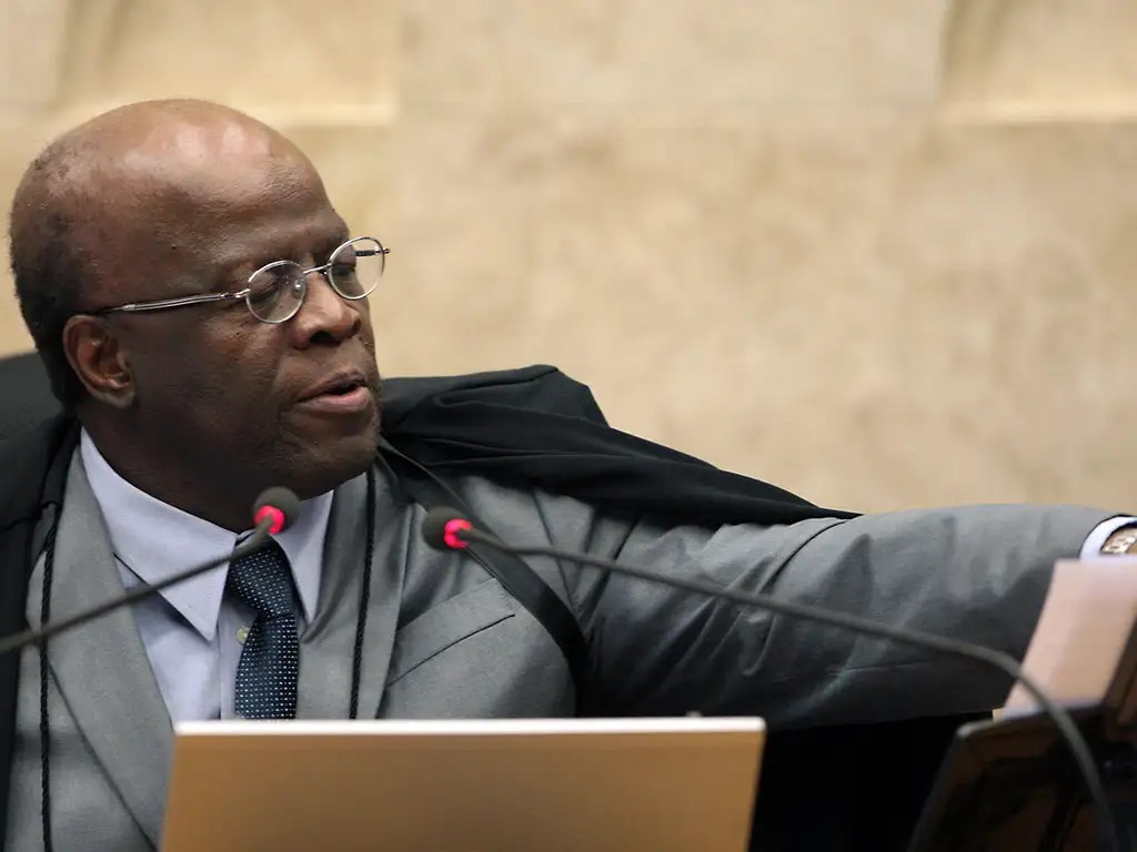 DC faz vídeo de IA mostrando Joaquim Barbosa como pré-candidato à presidência
