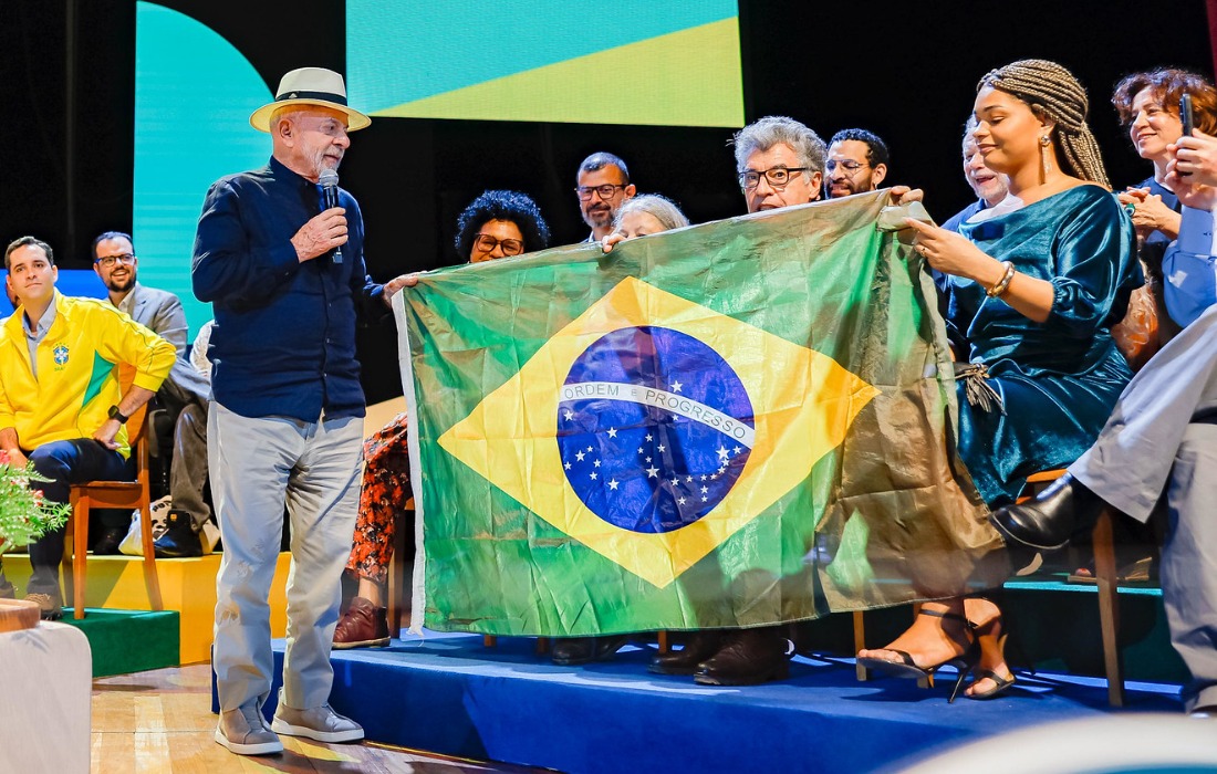 Lula defende uso do verde e amarelo pela esquerda: “Não deixar para fascistas”