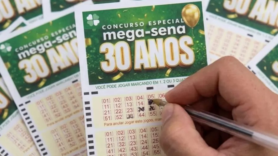 Mega-Sena 30 anos sorteia R$ 300 milhões; veja quanto valor renderia por mês