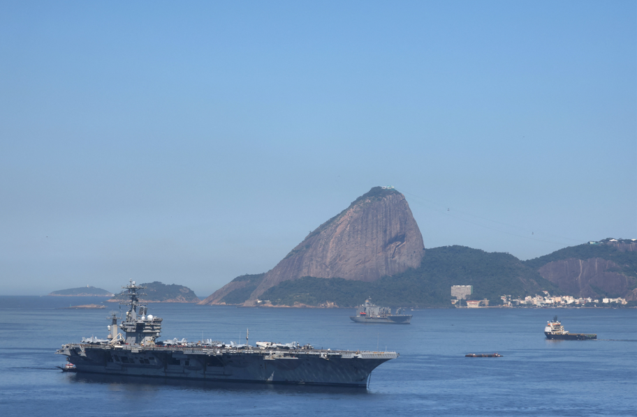 USS Nimitz: Viagem de aposentadoria de porta-aviões, dos EUA, chega ao Rio; veja foto