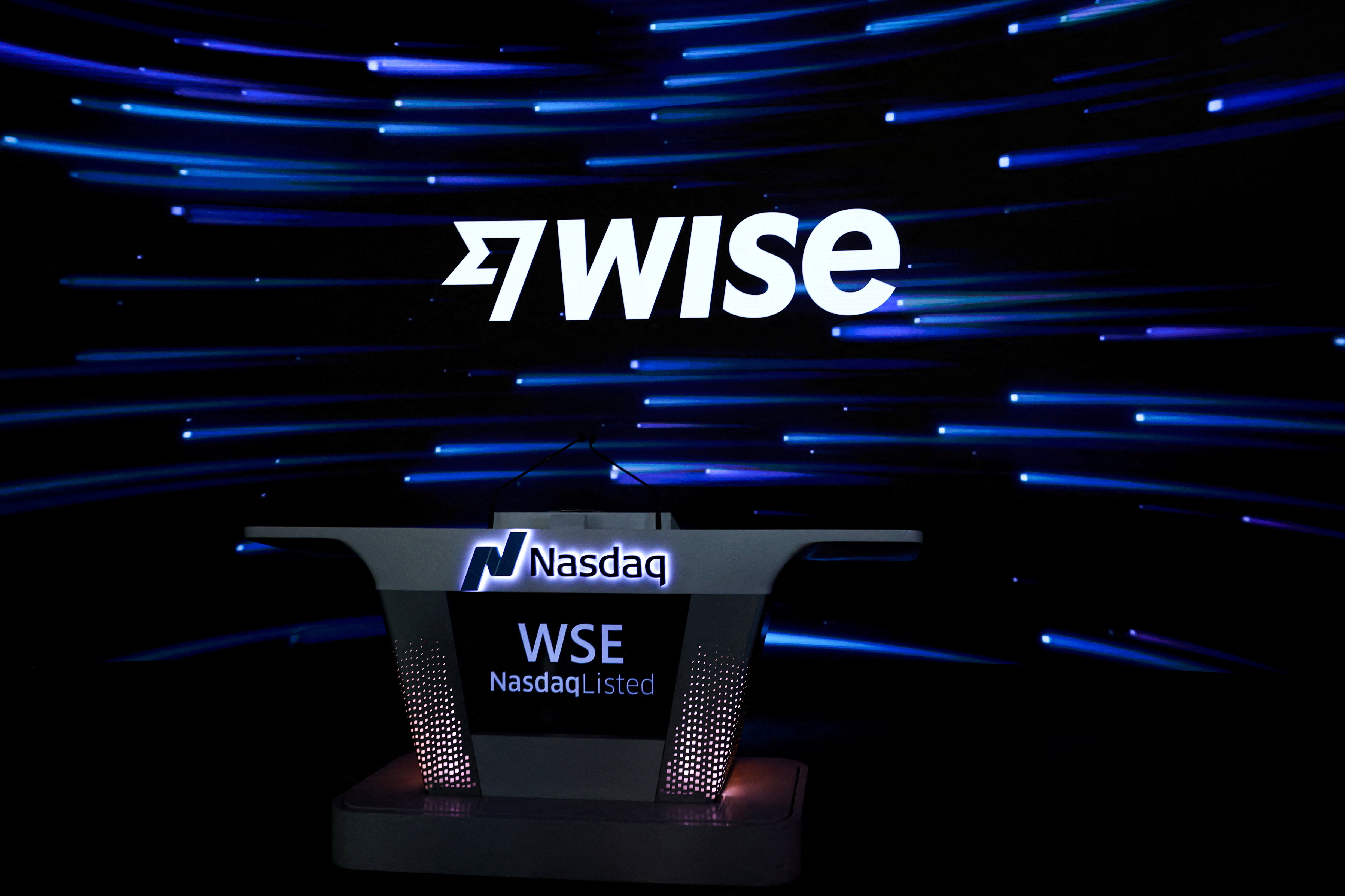 O logotipo da empresa de transferência de dinheiro Wise é exibido em uma tela durante a estreia da empresa no Nasdaq Market, na cidade de Nova York, EUA, em 11 de maio de 2026. REUTERS/Brendan McDermid
