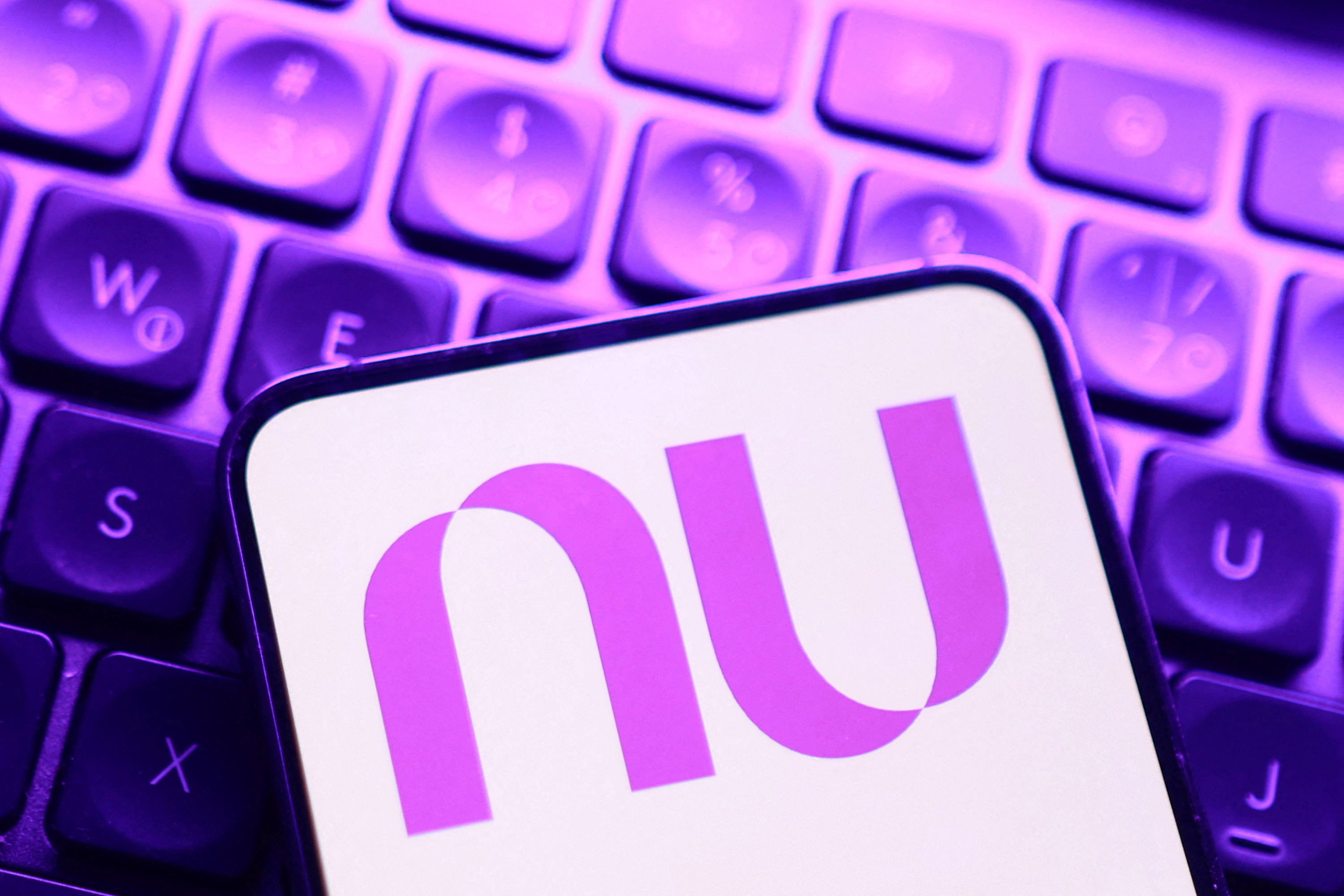 Ações do Nubank chegam a cair 10% após saída de CFO surpreender o mercado