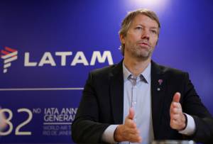 LATAM Brasil reduz planos de capacidade com base nos custos de combustível