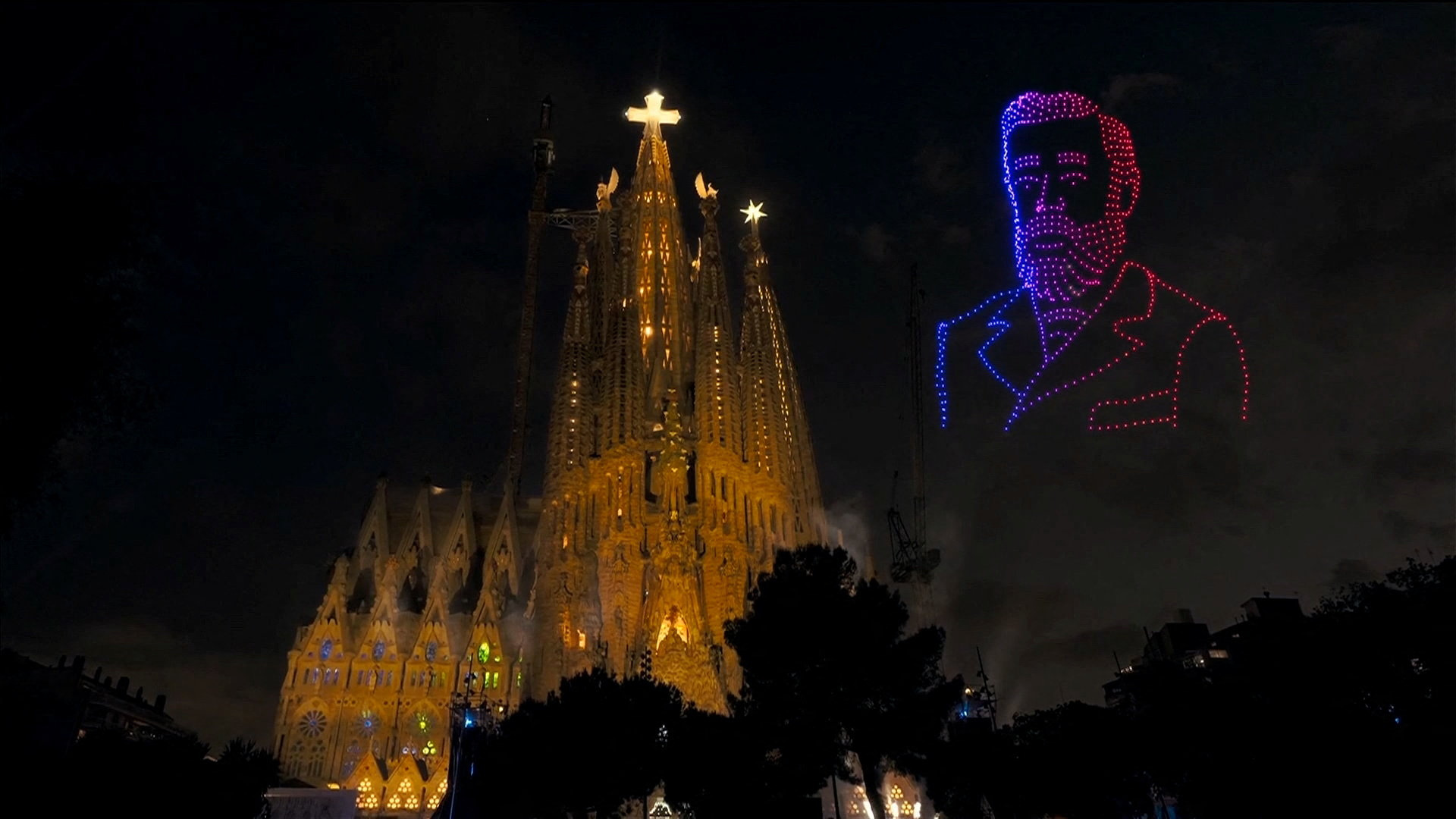 Papa abençoa a Sagrada Família. Para alguns morado