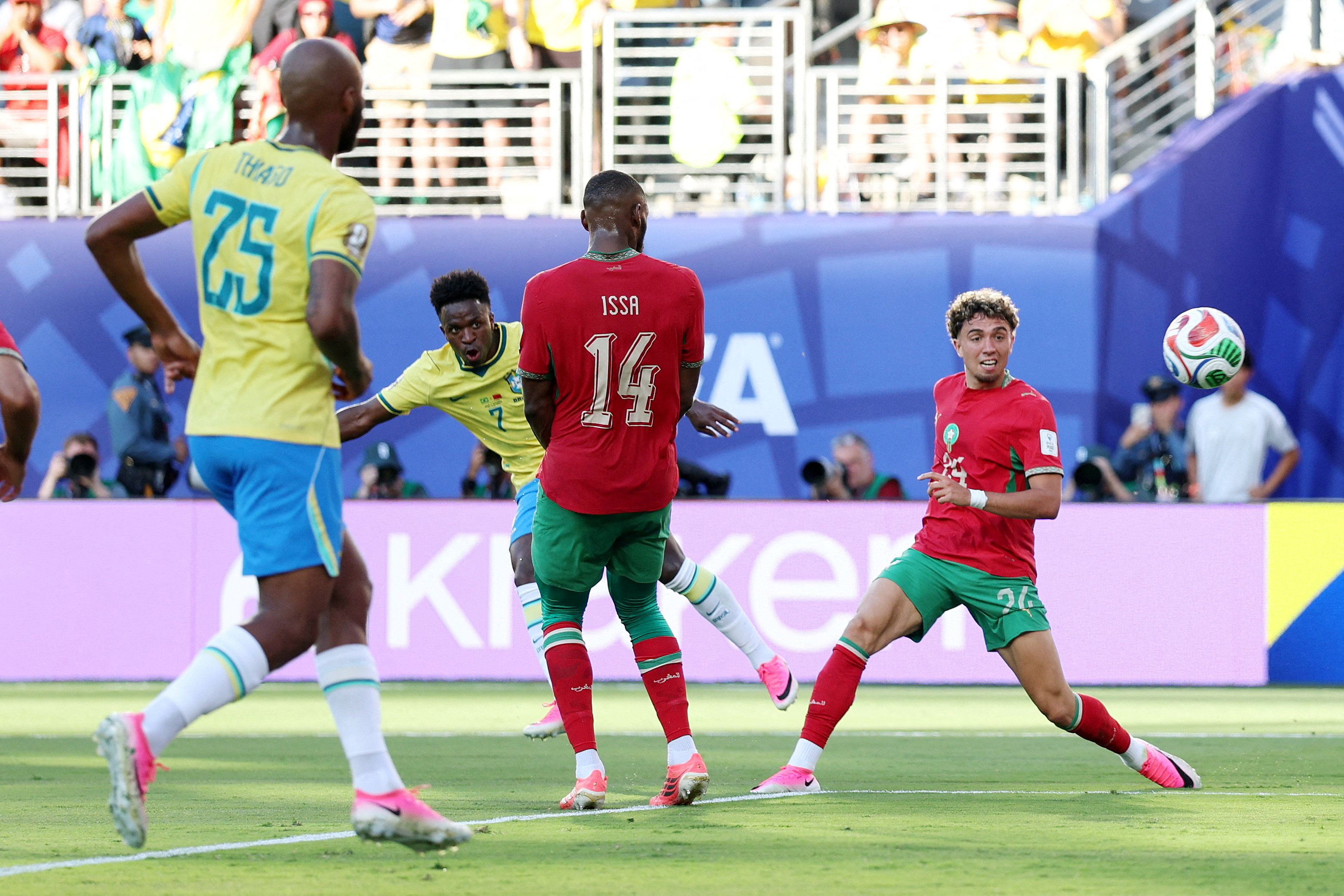 ASSISTA AOS GOLS: Brasil joga mal e empata com Marrocos graças a Vini Jr