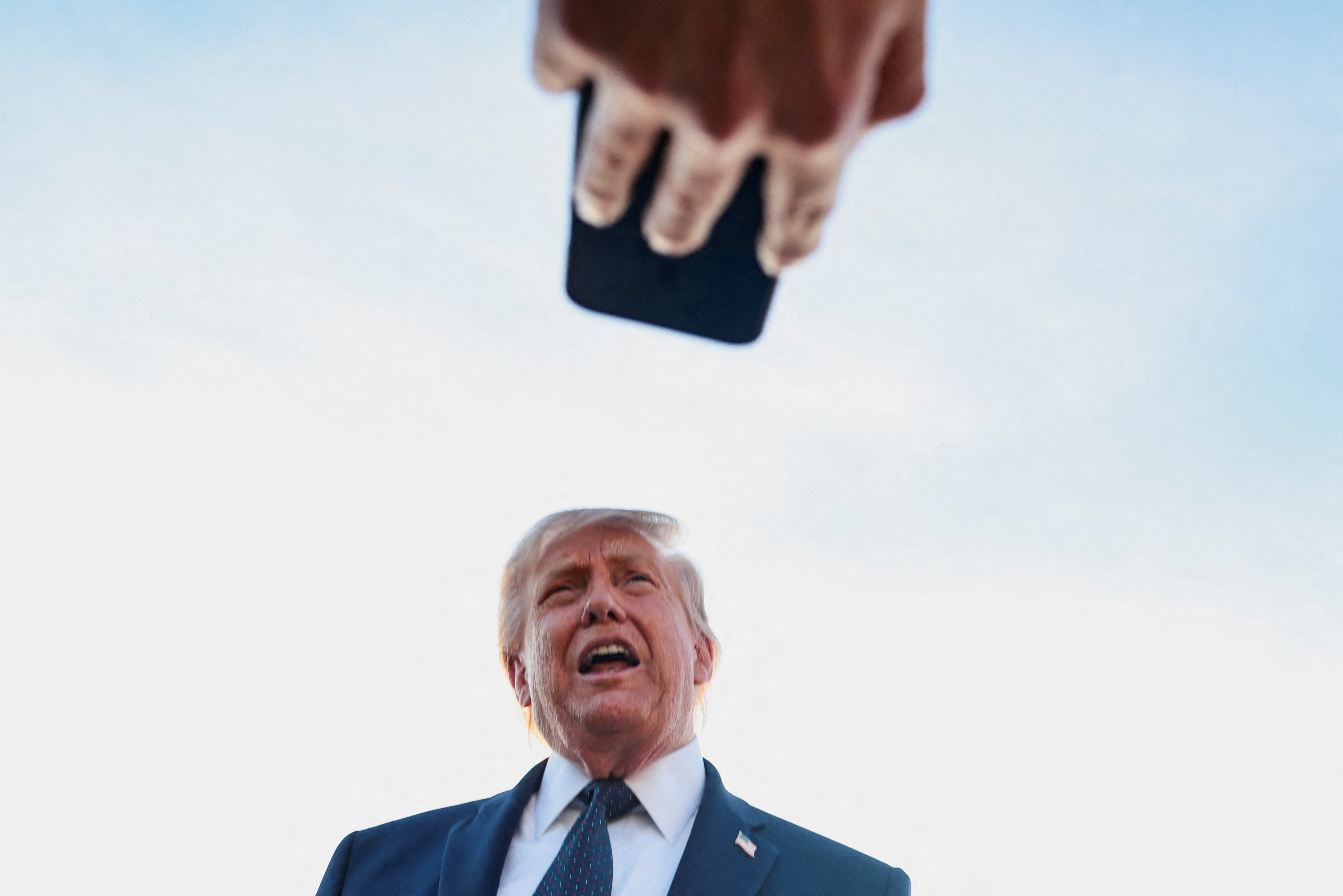 Donald Trump cancela projeto de moradia e faz exigência para pressionar o Congresso