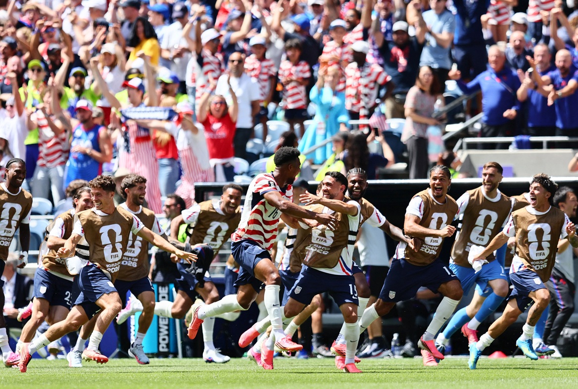 ASSISTA AOS GOLS: EUA vencem Austrália por 2 a 0 e garantem classificação