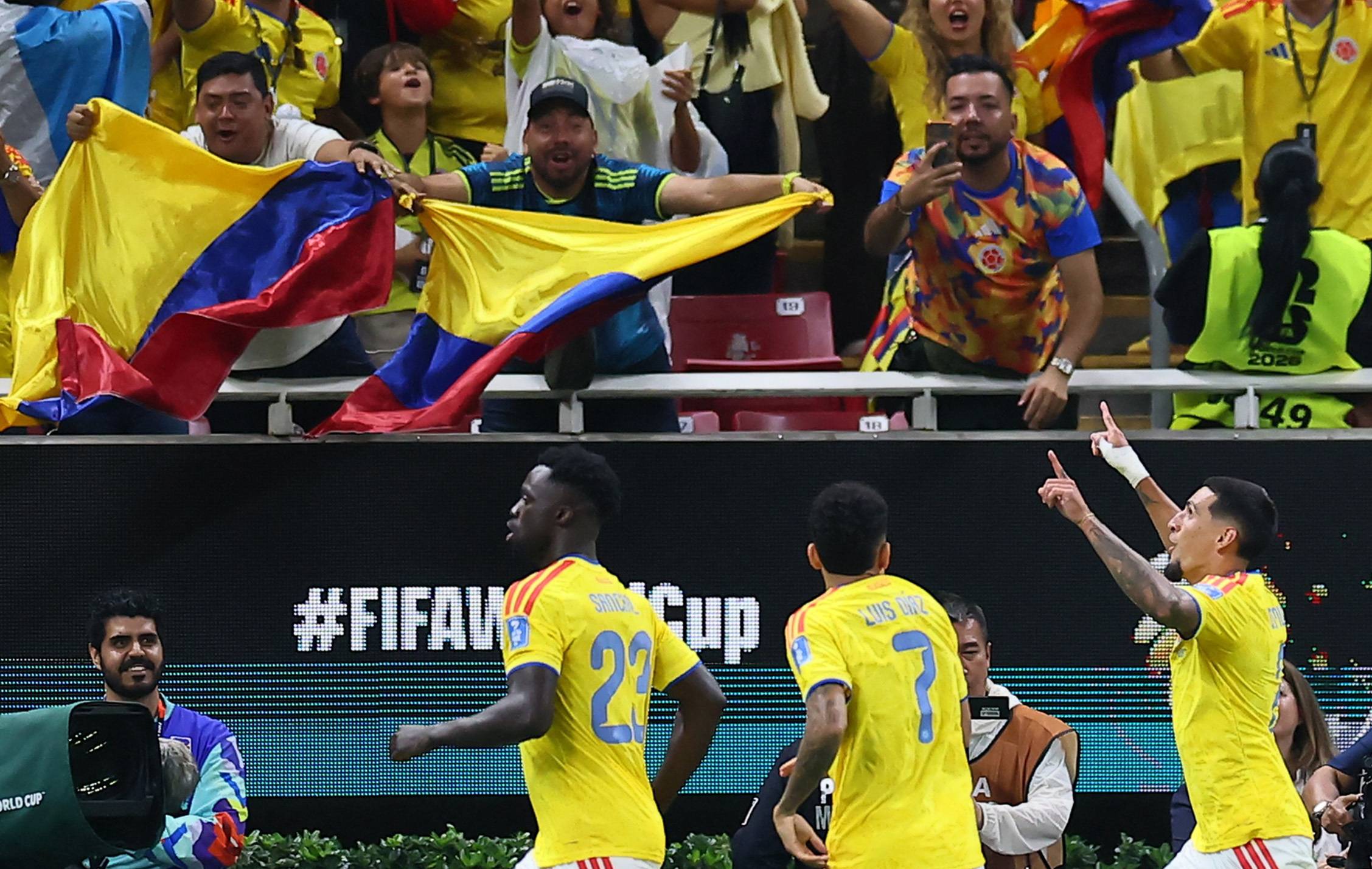 Colômbia derrota RD Congo e garante vaga na segunda fase da Copa do Mundo