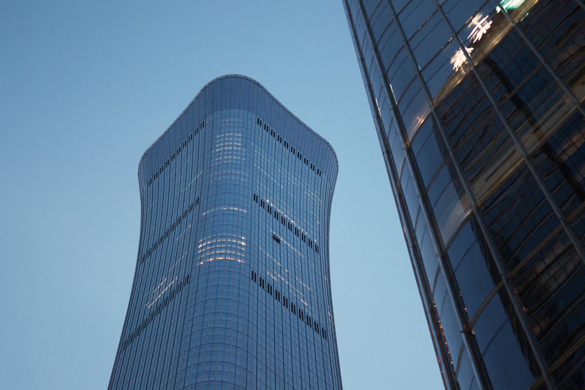 A fachada danificada da CITIC Tower, também conhecida como China Zun, em Pequim, na China, em 26 de junho de 2026. REUTERS/Maxim Shemetov