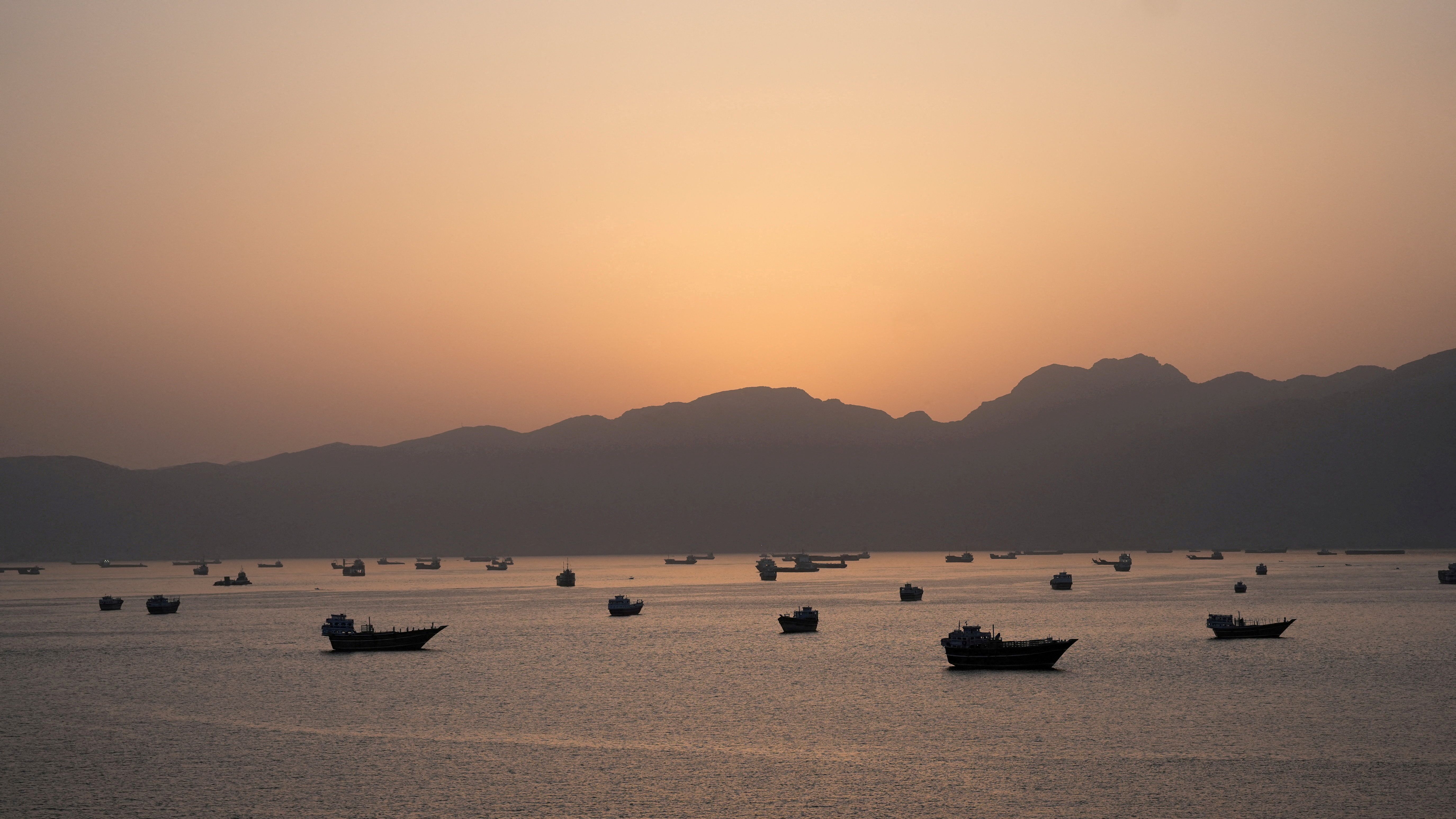 Irã e Estados Unidos intensificam ataques e ameaçam escalada