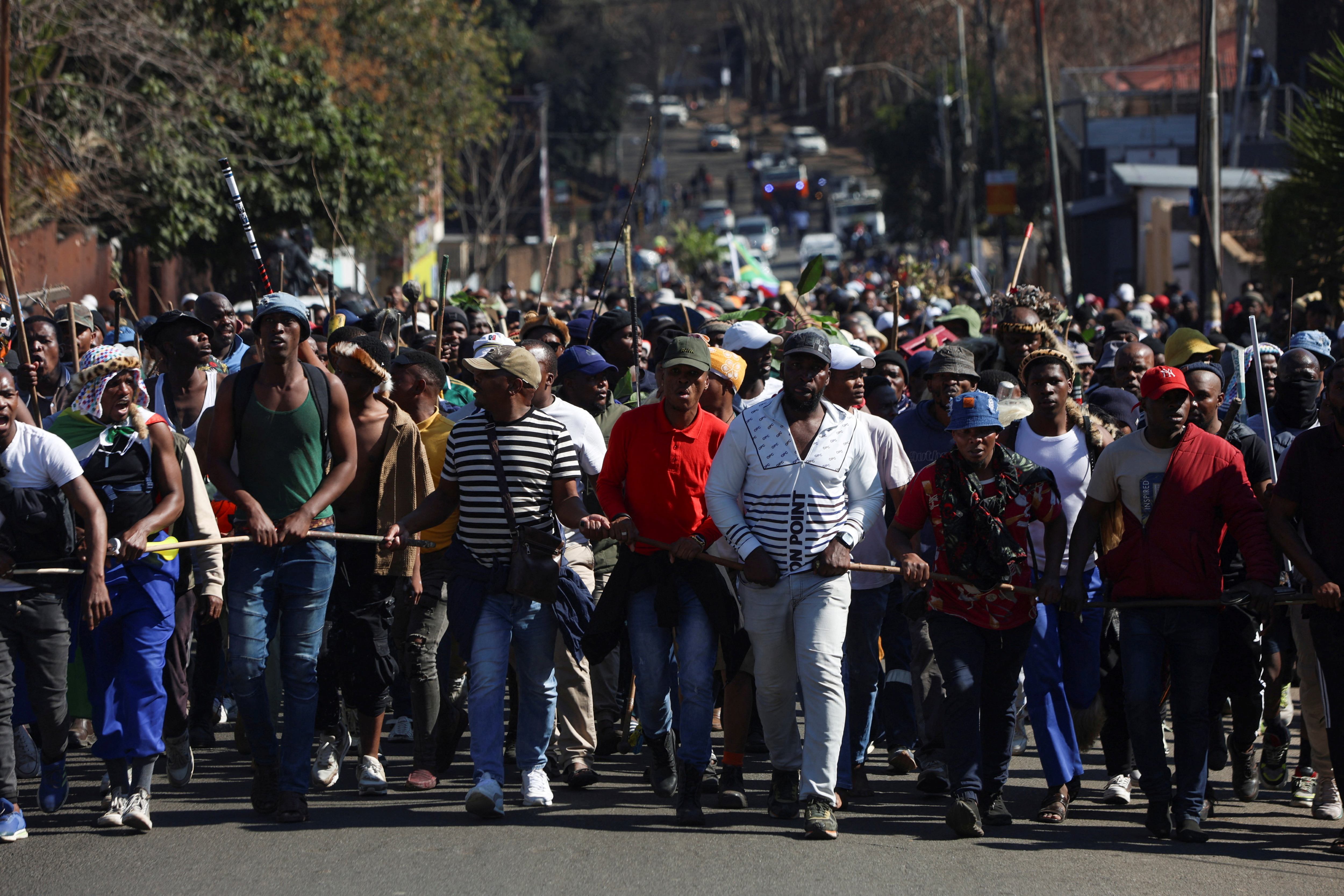 África do Sul tem protestos contra imigrantes após milhares fugirem da violência