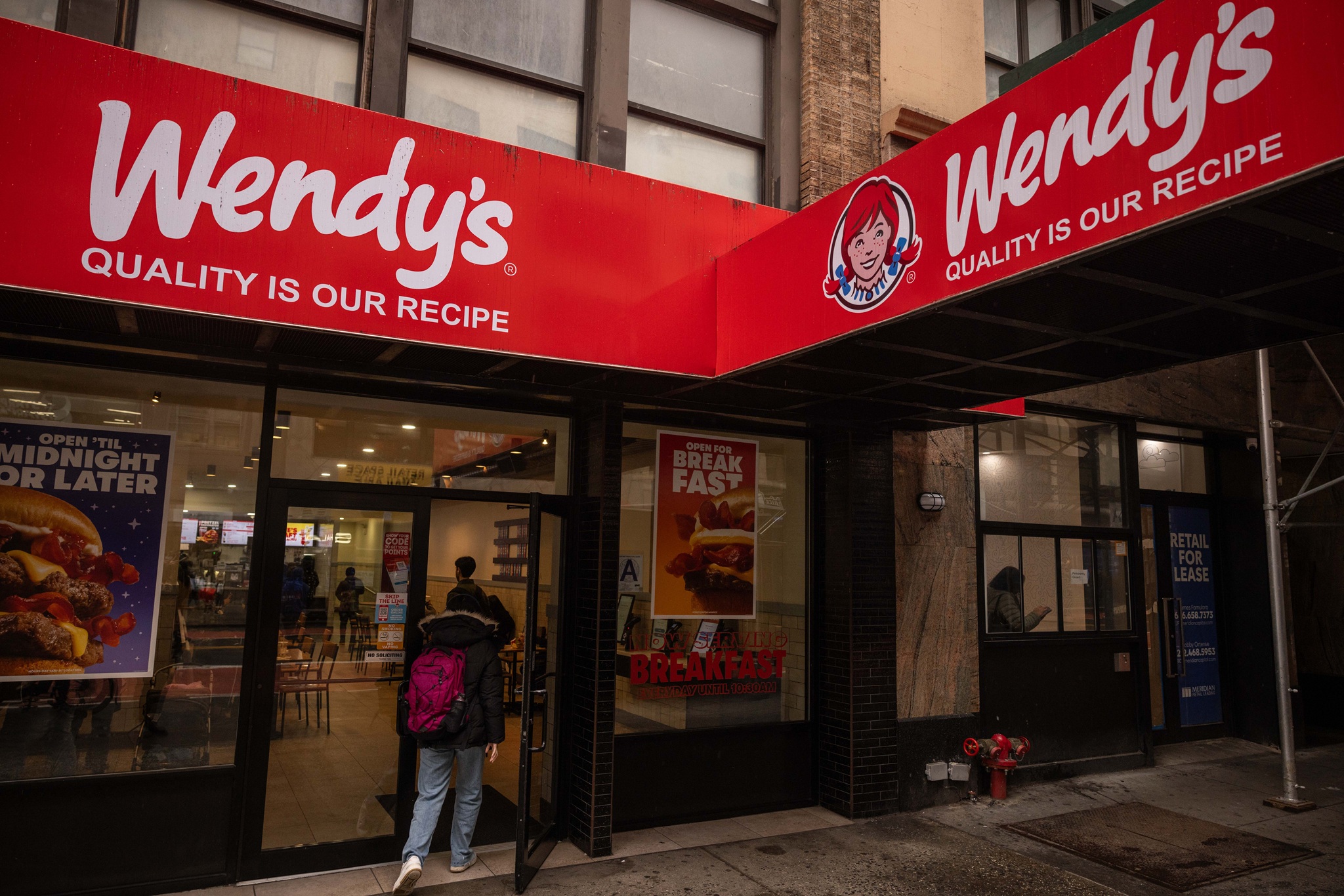 A nova “meme stock”? Reddit decide salvar a Wendy’s — e ação dispara 42%