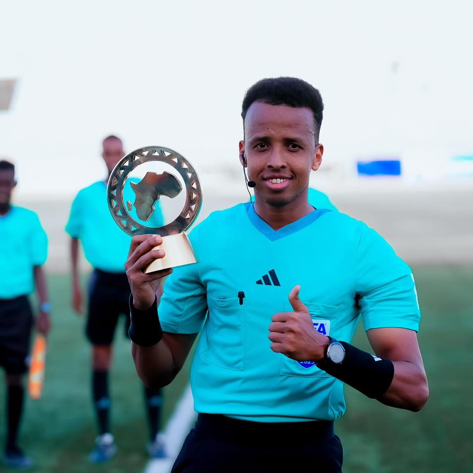 Copa nos EUA transforma festa do futebol em vitrine de exclusão e vigilância 2 Omar Abdulkadir Artan seria o primeiro árbitro da Somália a apitar uma Copa do Mundo. Foto: Reprodução/Instagram Omar Abdulkadir Artan