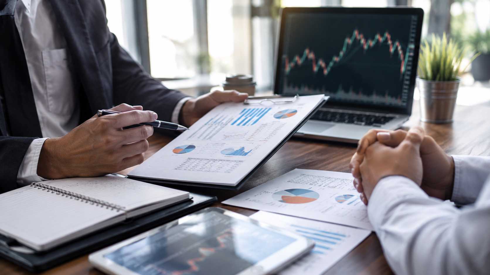 Caso Master e novas regras ampliam interesse pelo fee fixo na assessoria