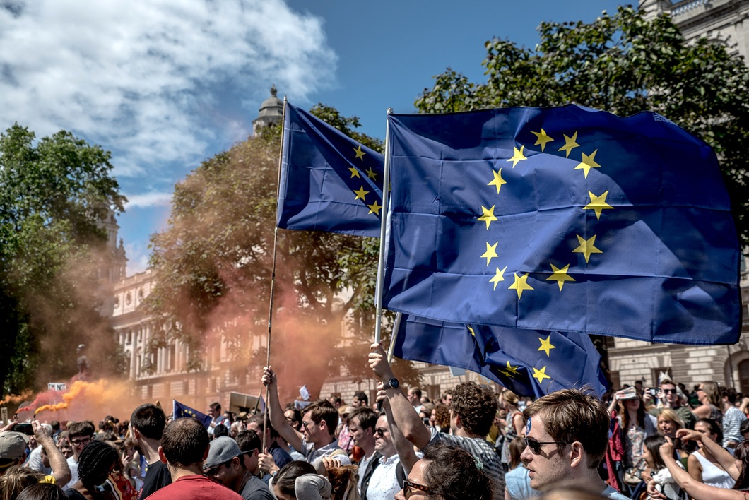 Países da UE aprovam cinco grandes projetos pan-europeus de defesa