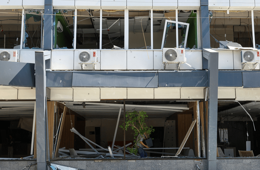 Local atingido por ataque russo em Kiev