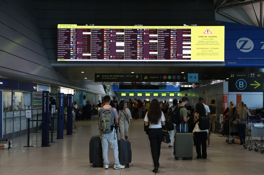 Greve geral em Portugal afeta voos, transporte público, hospitais e escolas