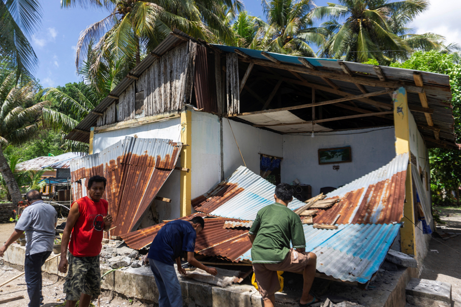 Terremoto de magnitude 7,8 nas Filipinas mata 32 pessoas e destrói edifícios