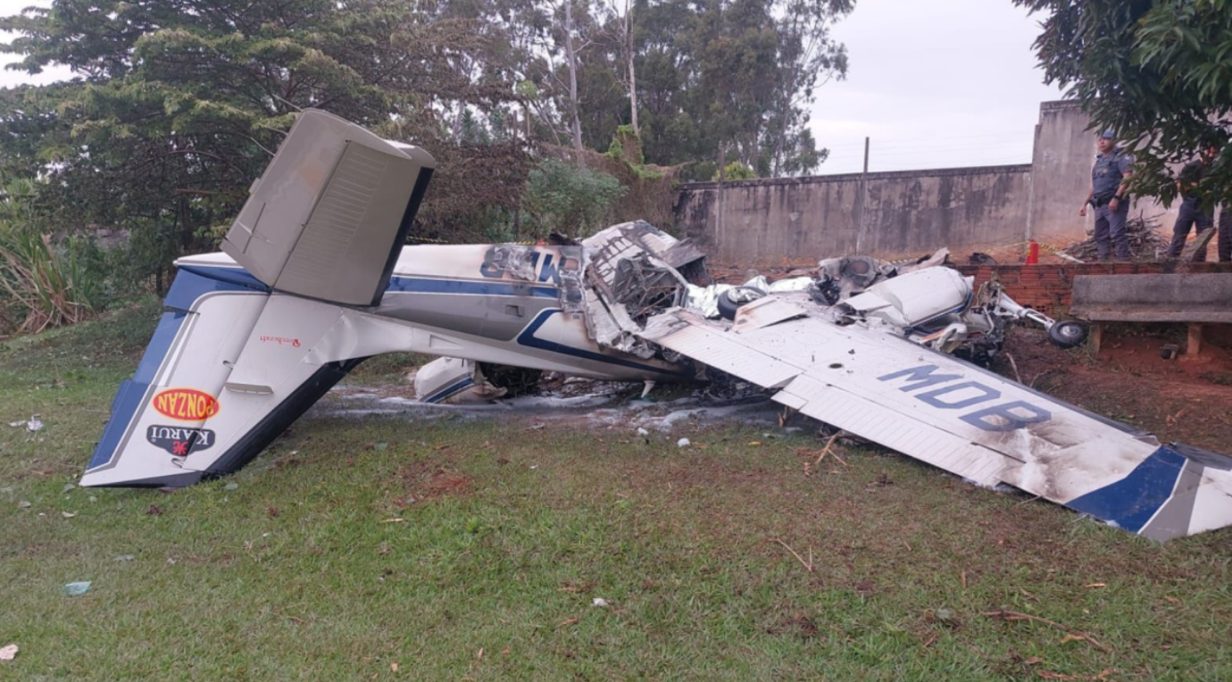 Duas pessoas morrem em queda de avião de pequeno porte no interior de São Paulo
