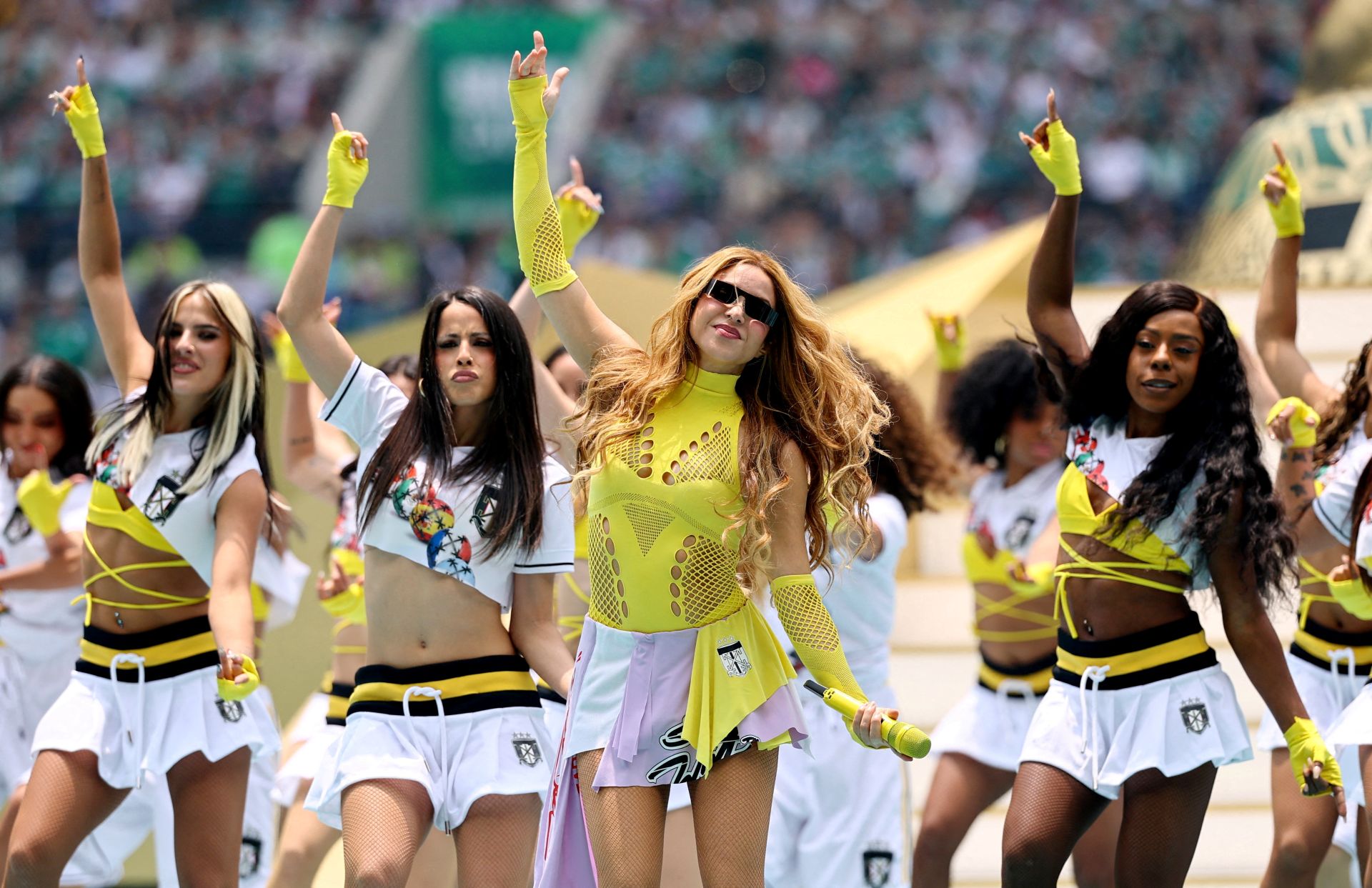 Show de abertura da Copa do Mundo teve Maná, Shakira e até b