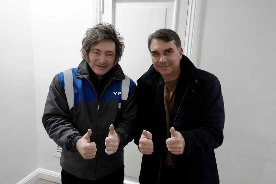 Flávio se reúne com Milei e diz que brasileiros sentem inveja de ‘onda de direita’