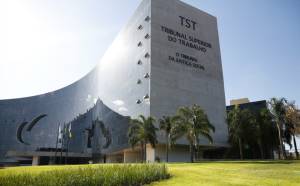 MP pede ao TCU apuração sobre aumento de etanol na gasolina