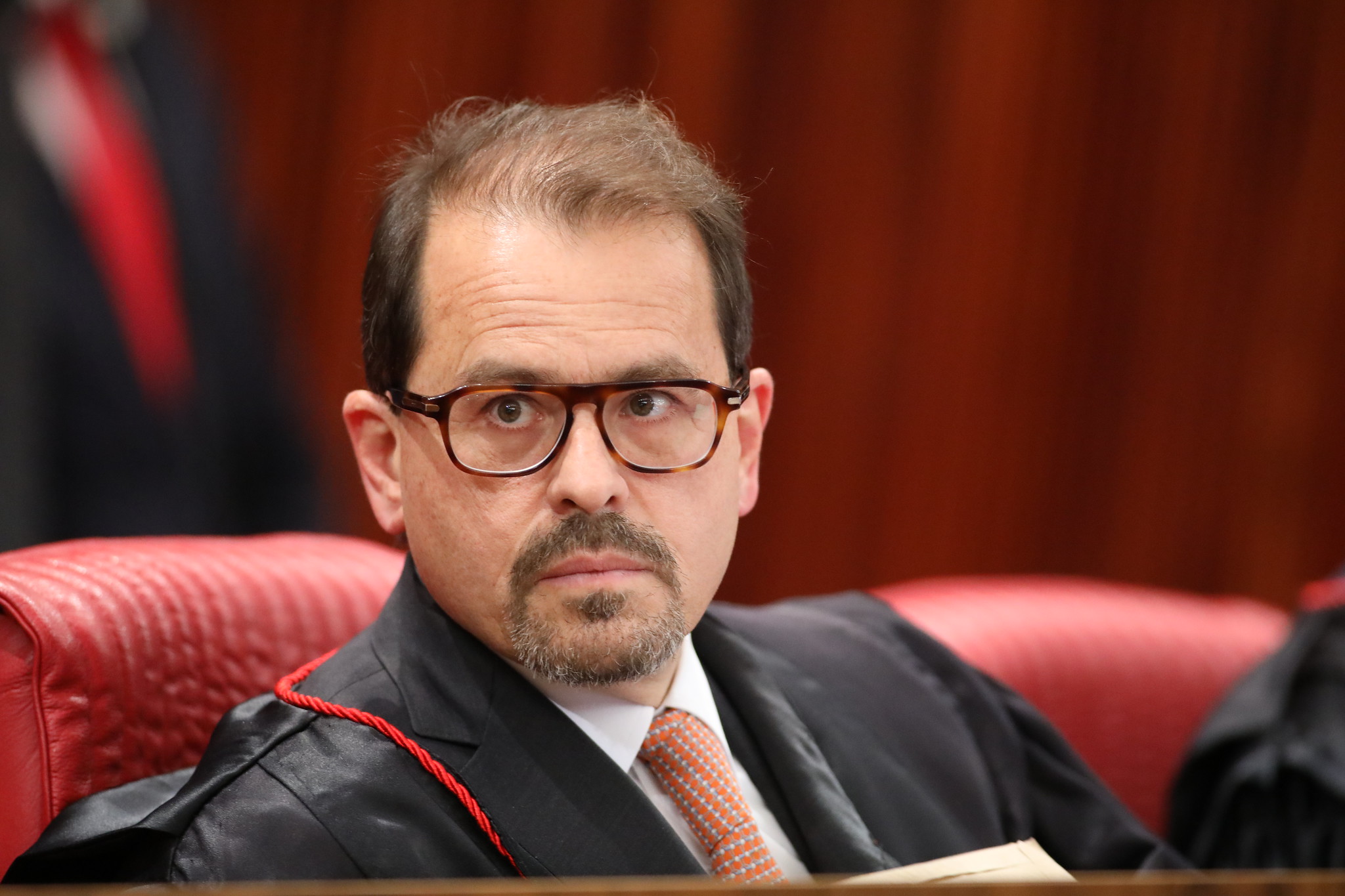 Justiça suspender pesquisa não é comum, mas também