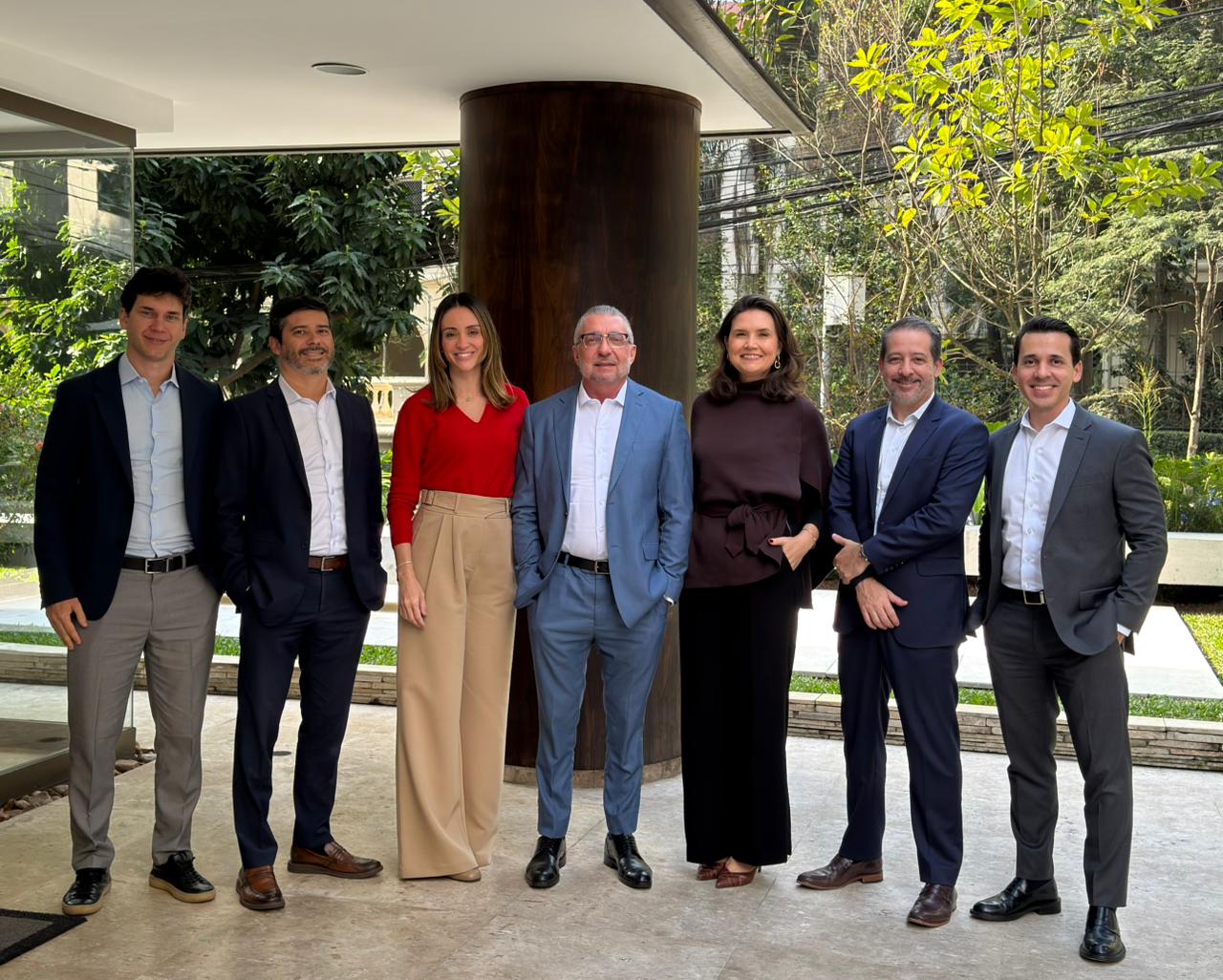 Da esquerda para direita, os sócios da Kronor: João Rafael, Adriel, Luana, Carlos, Juliana, João Roque e Nelson (Foto: Divulgação/Kronor)