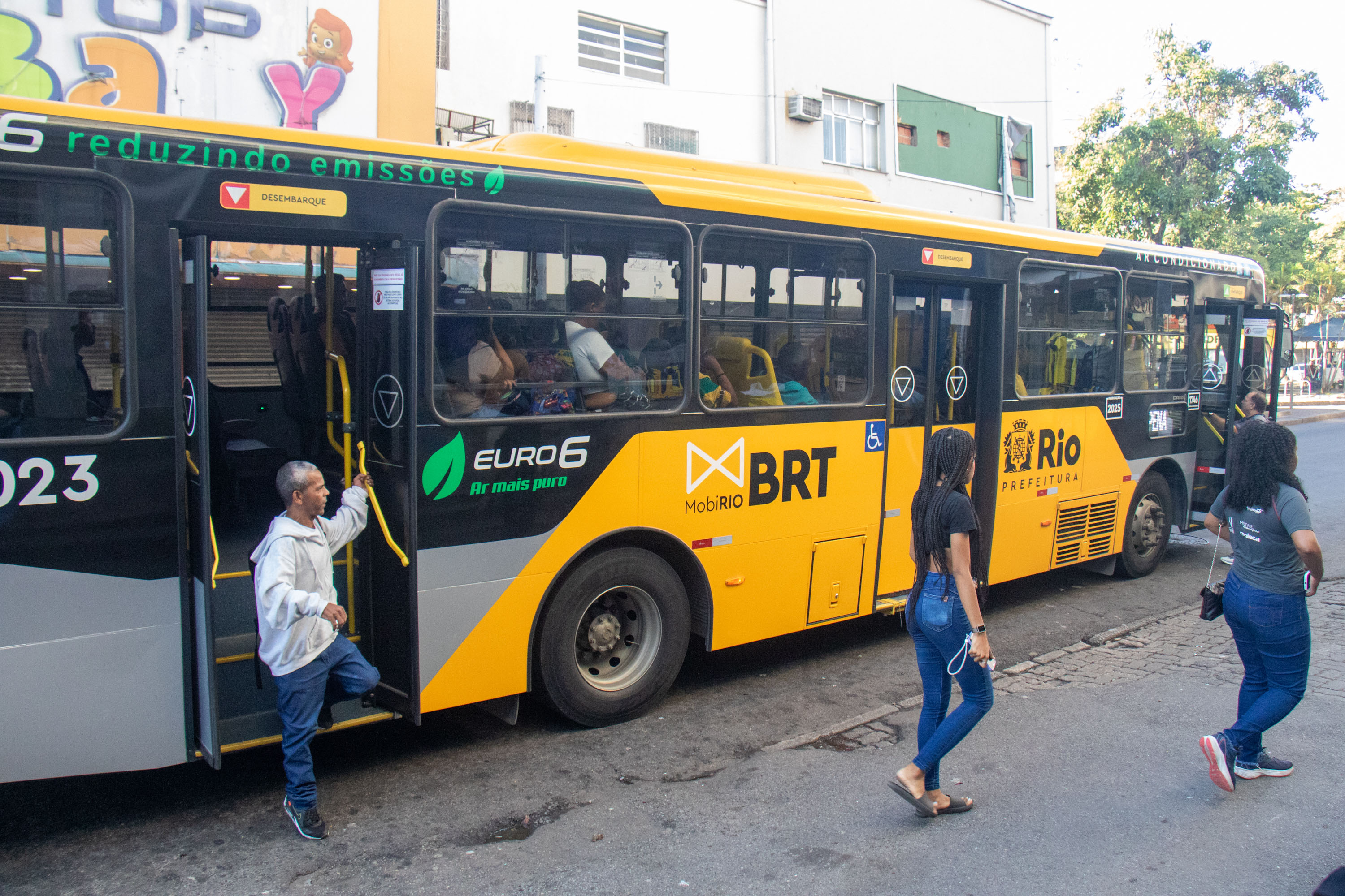 Greve de motoristas de ônibus continua no Rio e categoria mantém pressão