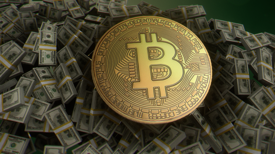 Comprar, esperar ou sair? O que especialistas dizem após o Bitcoin desabar 50%