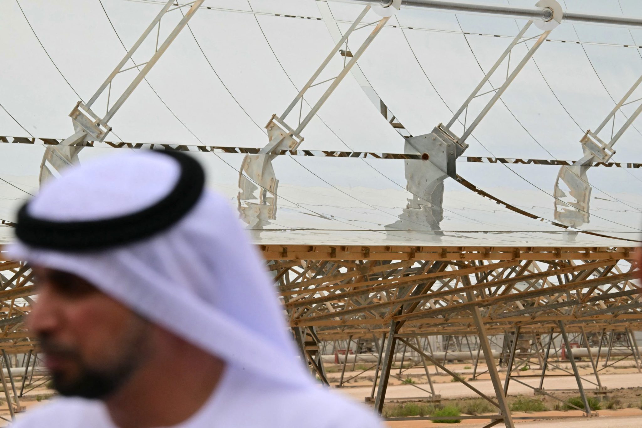 Com guerra, países produtores de petróleo apostam bilhões em energia renovável
