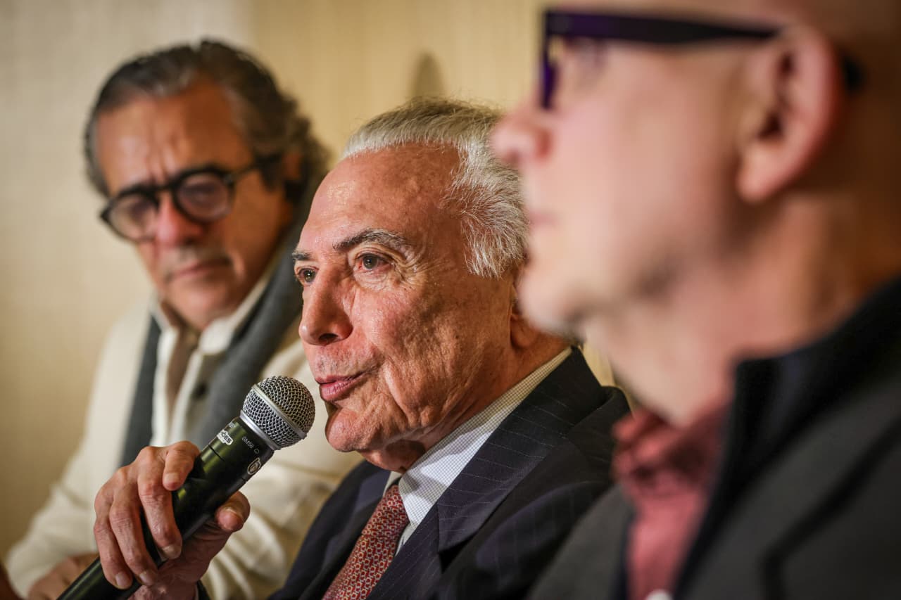 Ex-presidente Michel Temer durante coletiva de imprensa após cabine do documentário "964 dias", que narra sua trajetória política durante o mandato. Foto: Fernando Cavalcanti