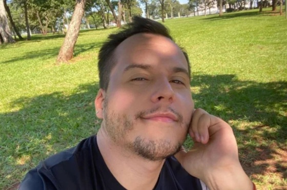 Ator de 32 anos vai a motel com 2 homens e é encontrado morto horas depois