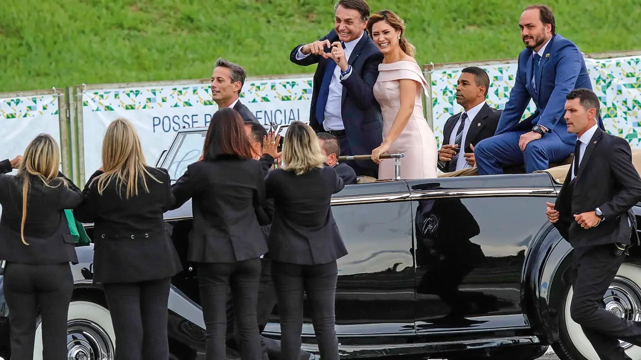 De Carlos a Flávio: o histórico de atritos entre Michelle e os filhos de Bolsonaro