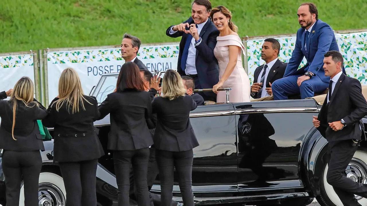 De Carlos a Flávio: o histórico de atritos entre Michelle e os filhos de Bolsonaro