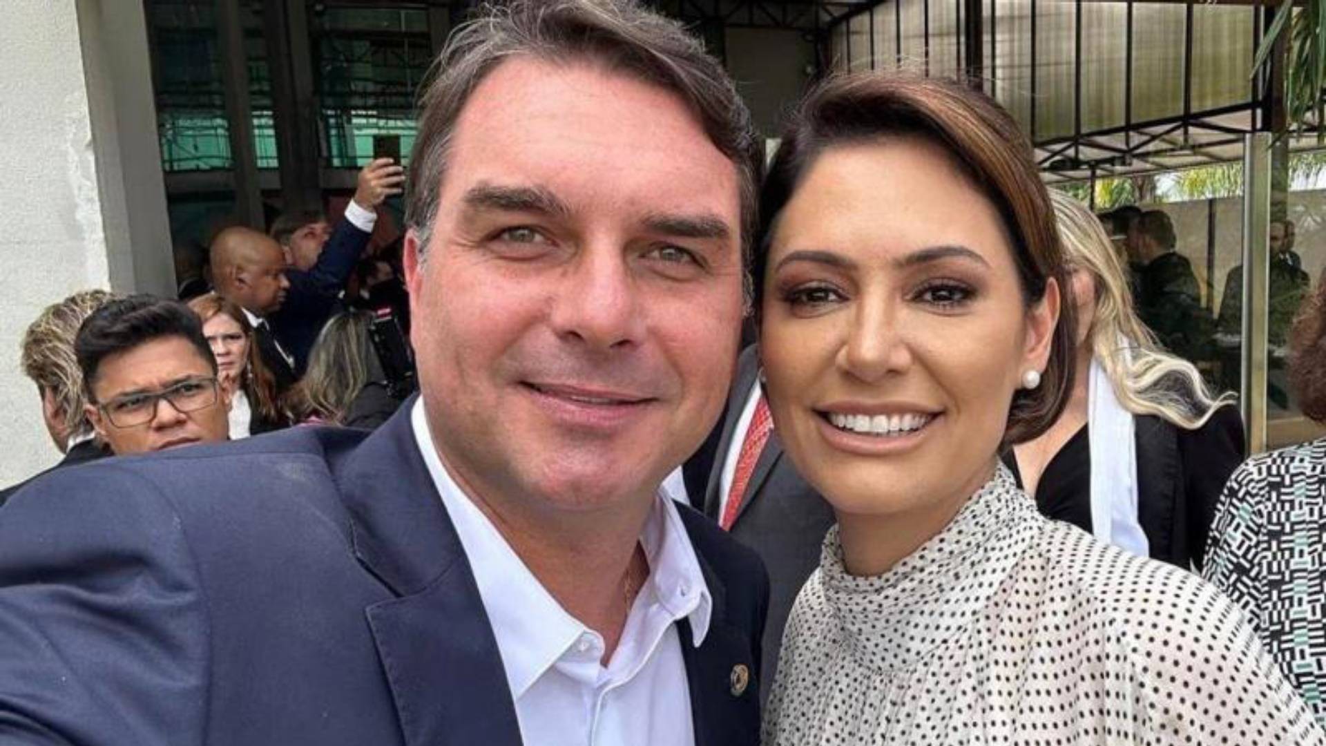 Flávio Bolsonaro diz que briga com Michelle é ‘página virada’