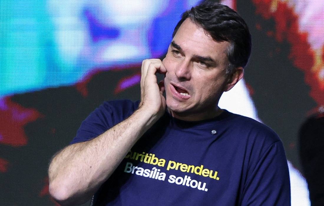 “Babaca”: Flávio Bolsonaro aciona STF contra Janones por xingamentos no Instagram
