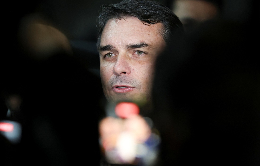 Flávio Bolsonaro pode ser multado em até R$ 25 mil por campanha eleitoral antecipada