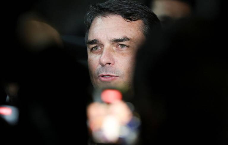 Fl vio Bolsonaro Pode Ser Multado Em At R 25 Mil Por Campanha fl-vio-bolsonaro-pode-ser-multado-em-at-r-25-mil-por-campanha