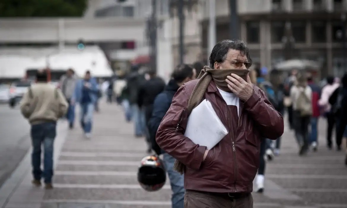 O tempo esfria e as vendas esquentam: o efeito do inverno para o comércio