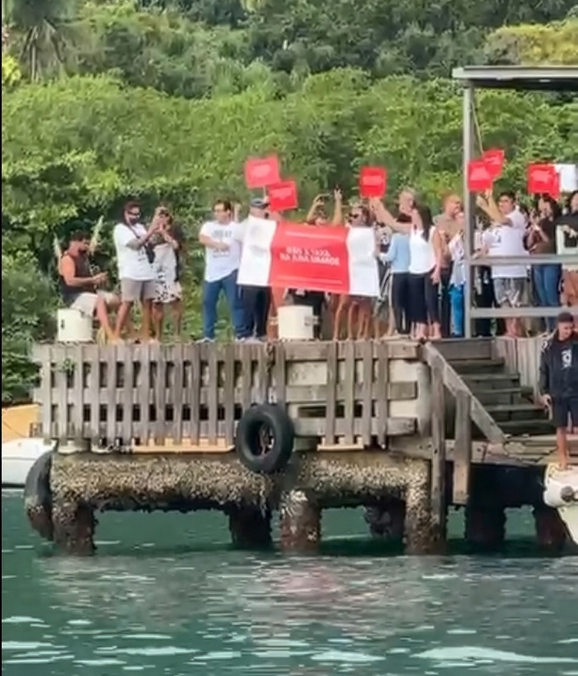 Taxa para turista gera protestos em Angra, no Rio de Janeiro