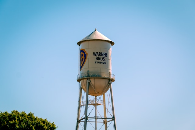 Órgão regulador de concorrência do Reino Unido mira compra da Warner